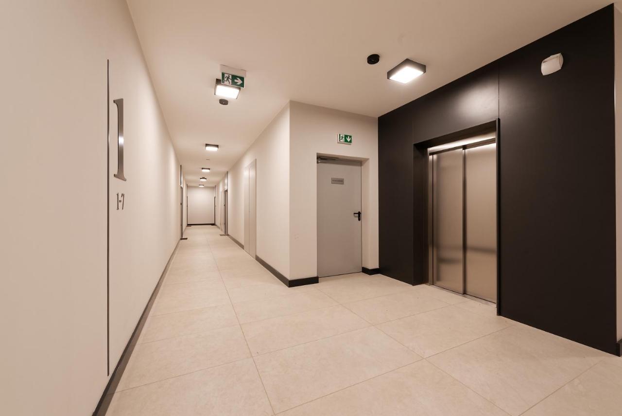Zentrum II Apartament Parking By Impero Poznań Eksteriør billede