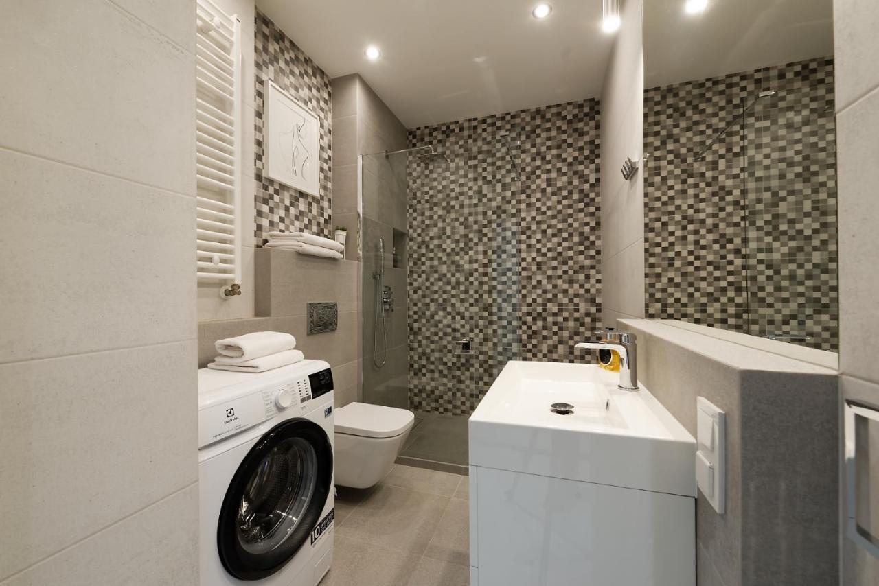 Zentrum II Apartament Parking By Impero Poznań Eksteriør billede
